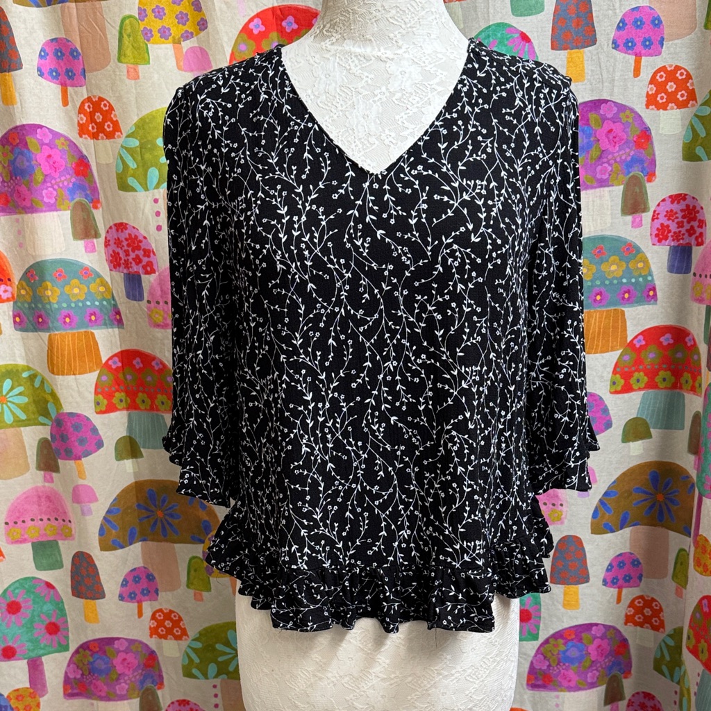 Cynthia Rowley Floral 3/4 Sleeve Ruffle Blouse. Small